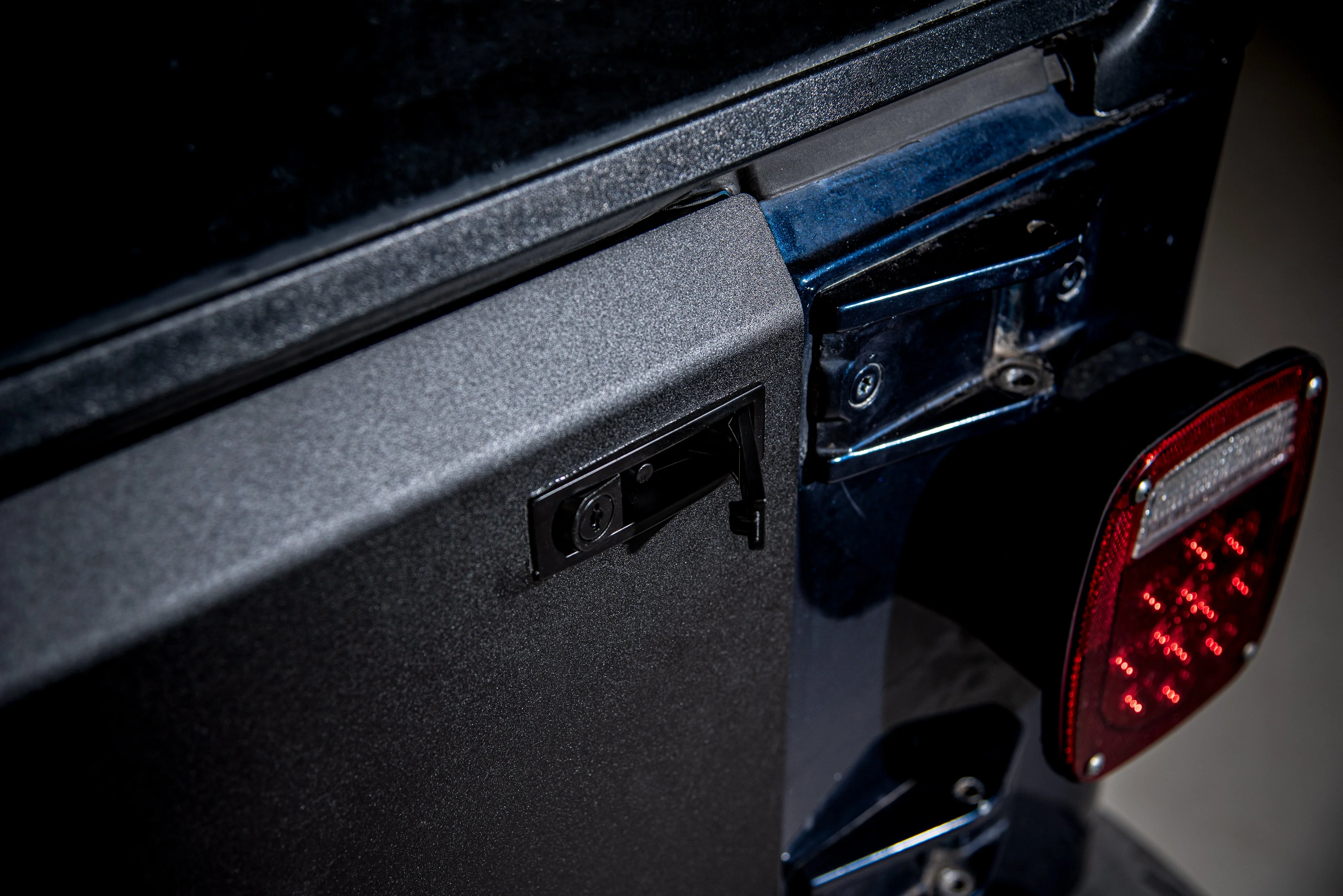 Drop Down Tailgate with Molle Rack | Jeep Wrangler YJ/TJ - Image 9
