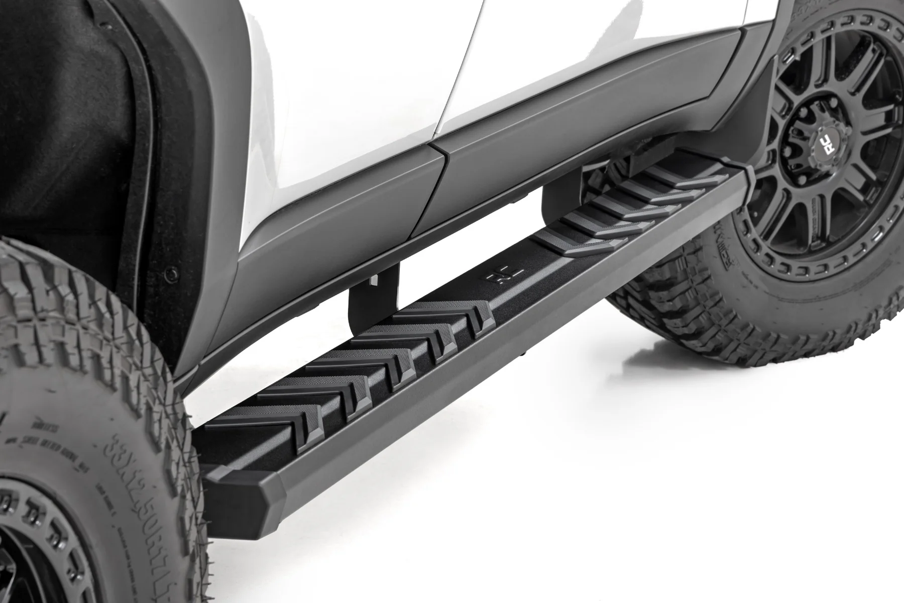 Rough Country BA2 Running Boards | Side Step Bars | for Toyota Land Cruiser 4WD (2024-2025) - Image 4