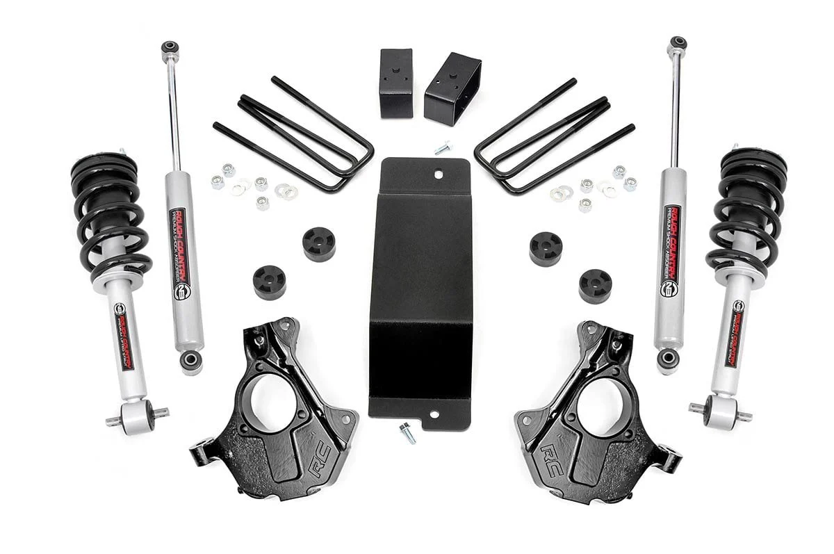 Rough Country Chevy GMC 1500 Pickup 3.5" Susp Lift w/Lifted Struts 14-18 4wd 12132