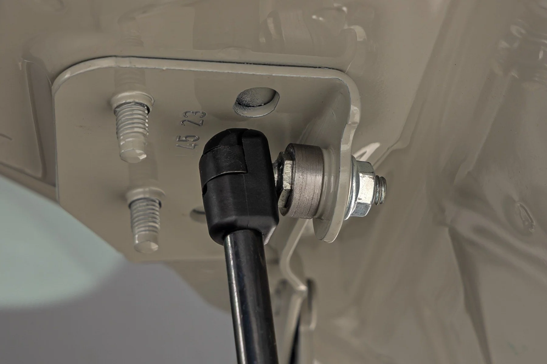 Rough Country Hood Struts | Mercedes-Benz Sprinter 3500 (19-22)/Sprinter 3500XD (19-25) - Image 3