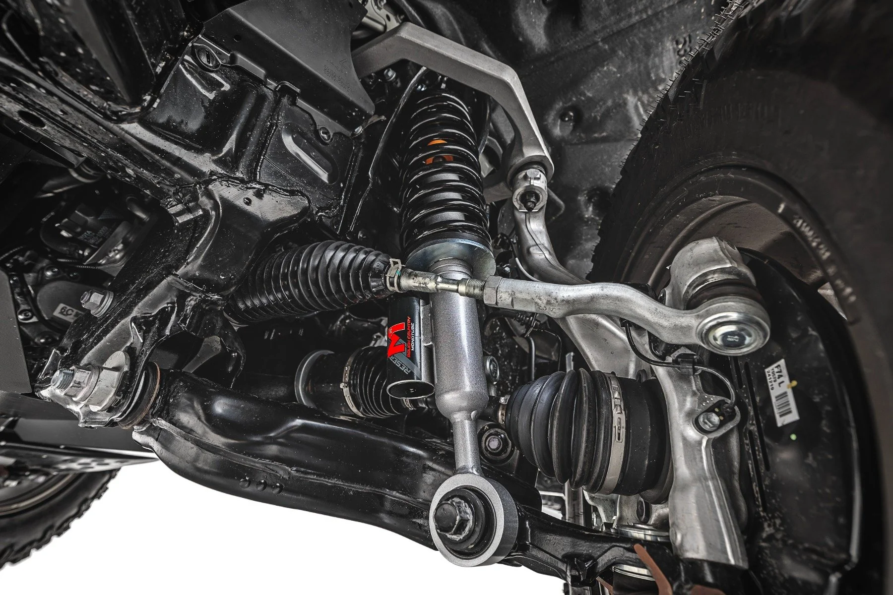Rough Country M1R Reservoir Loaded Struts | Adjustable Height | Front | 3.5" | for Toyota 4Runner (2025) - Image 3