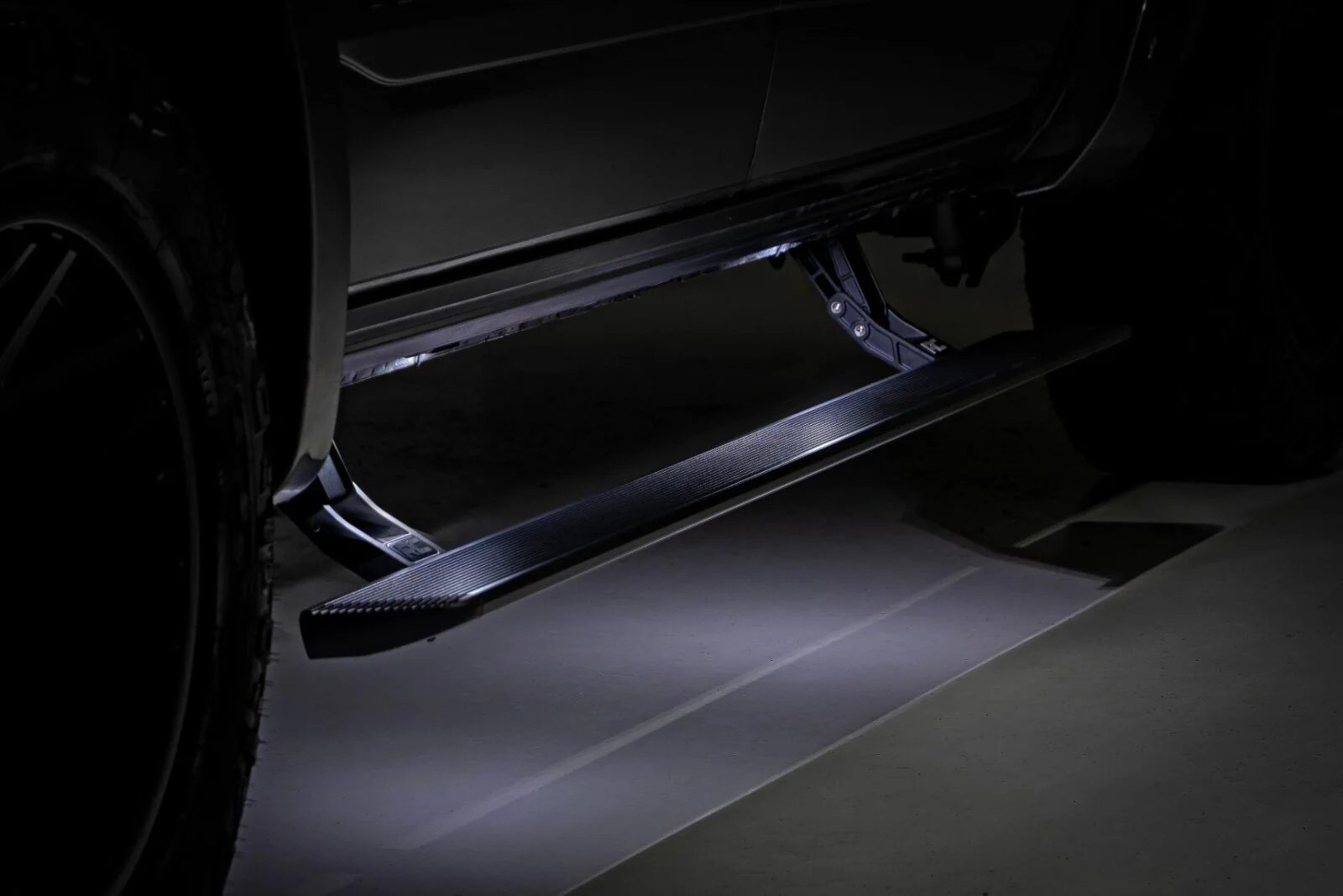 Rough Country Power Running Boards | HT-Series | Crew Cab | for Ram 1500 09-18 ESR050205 - Image 2
