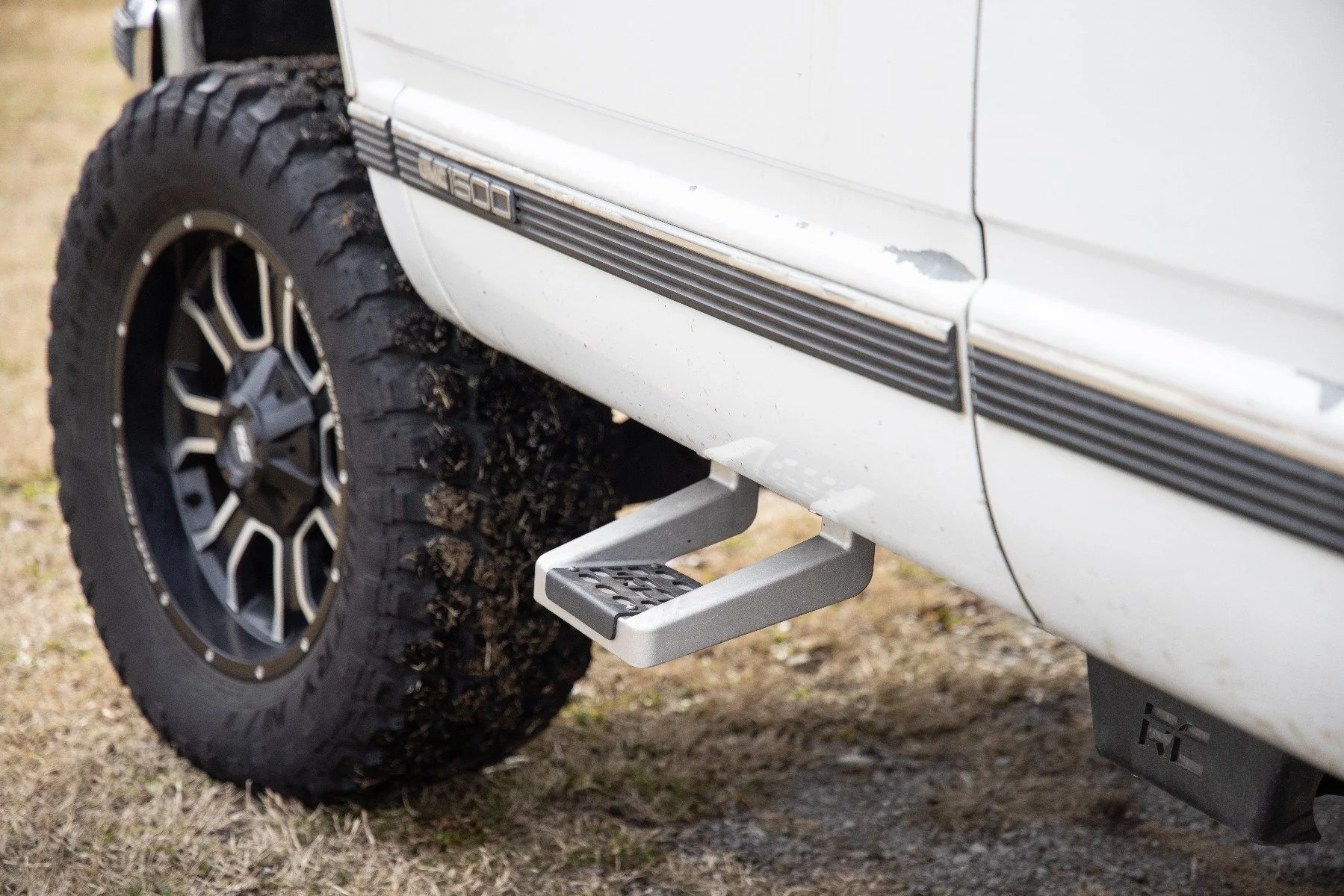 Single Hoop Step Alum Pair (Chevy/Ford/GMC/Ram) - 117510