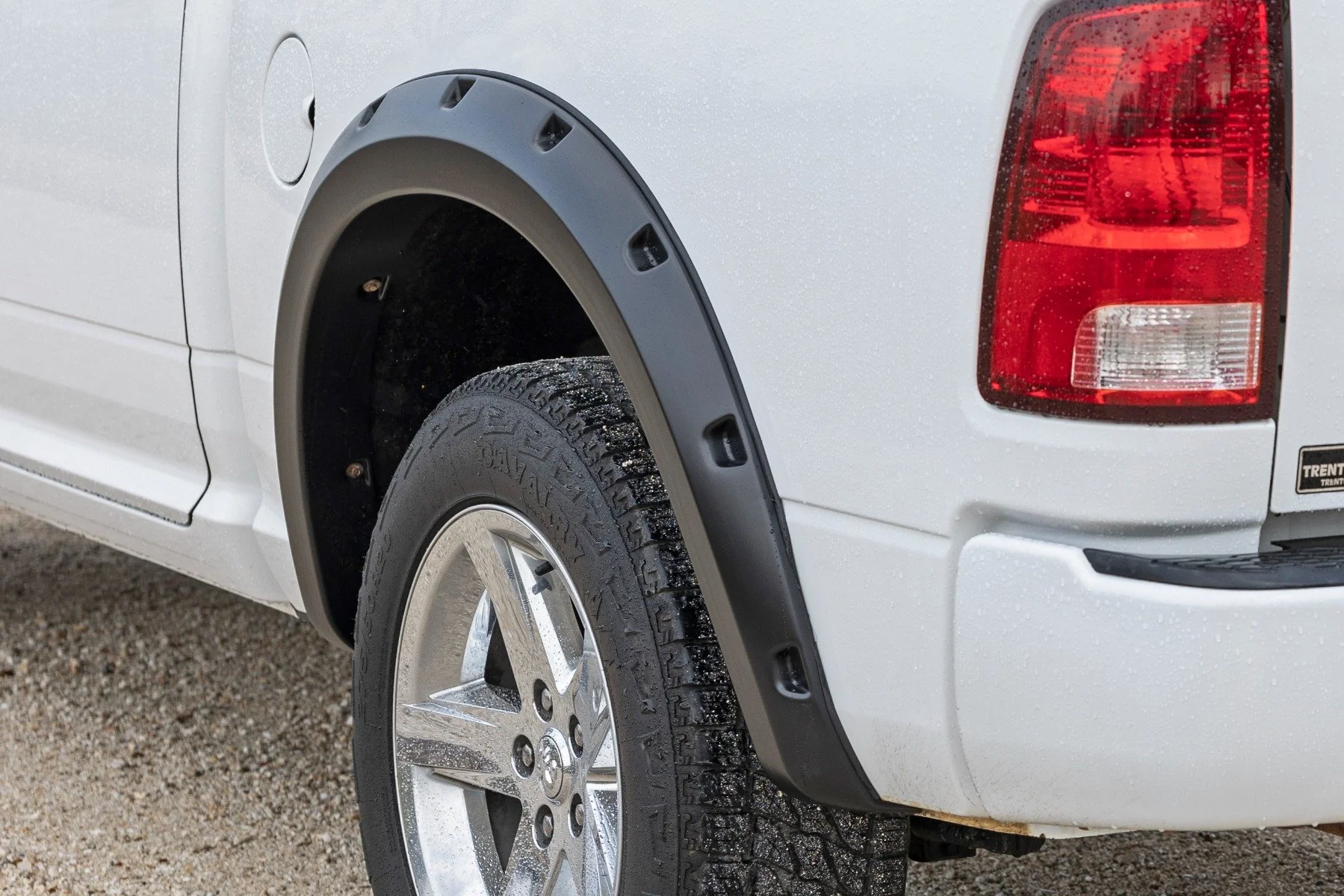 Rough Country Traditional Pocket Fender Flares for Ram 1500 09-18 Black Metallic - Image 4